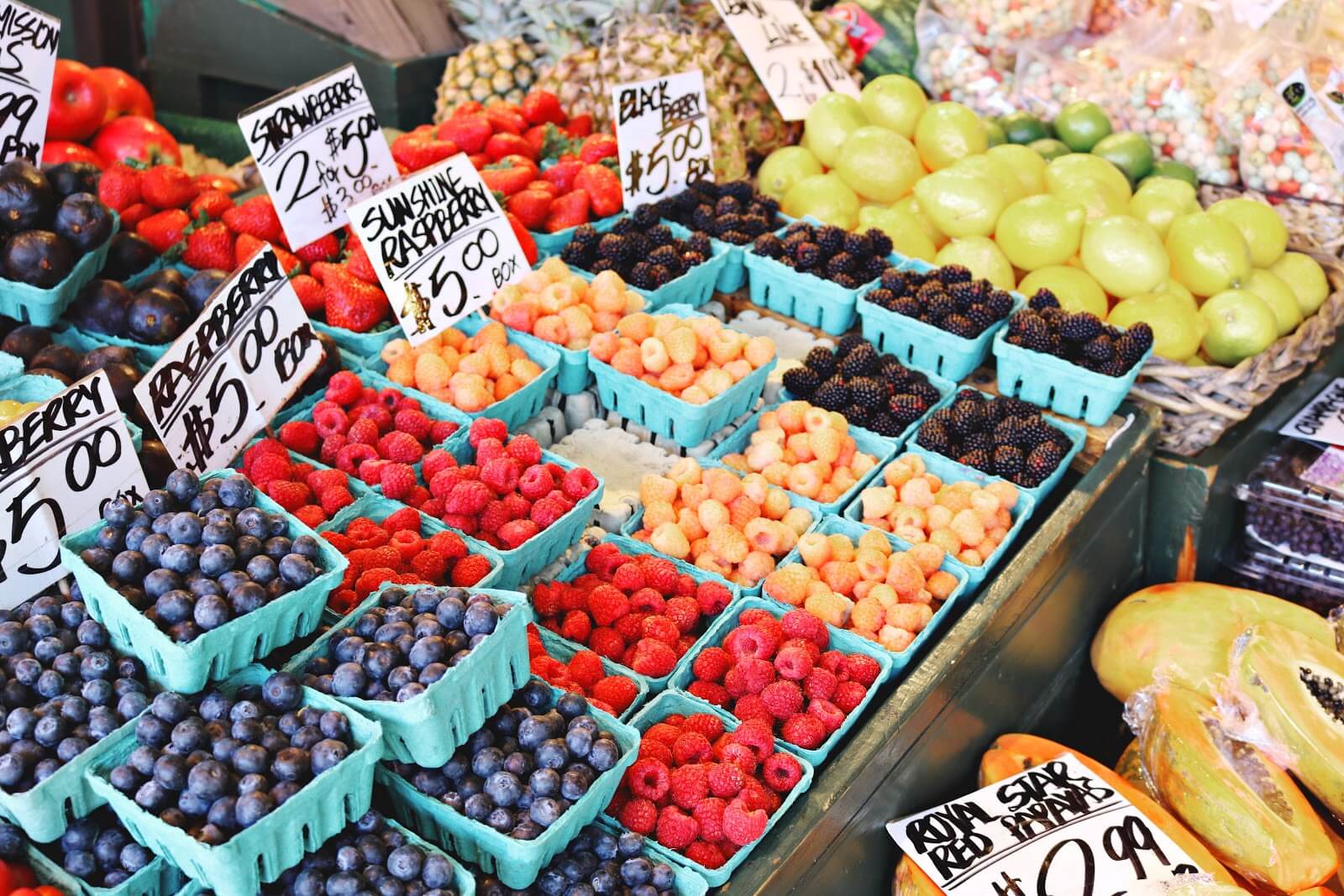 Instacart Coupons: Assorted berries at the grocery store