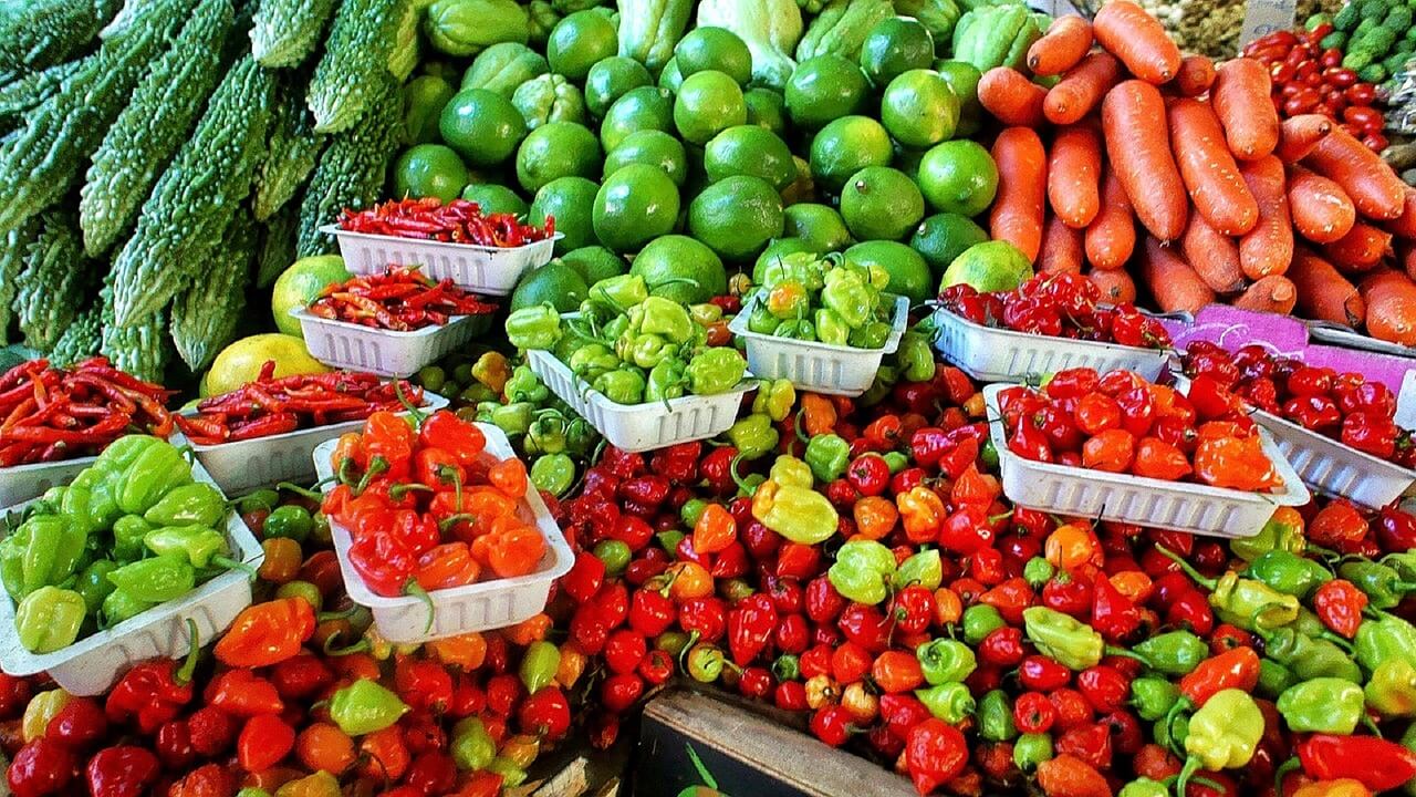 Grocery delivery Chicago: Green and red veggies