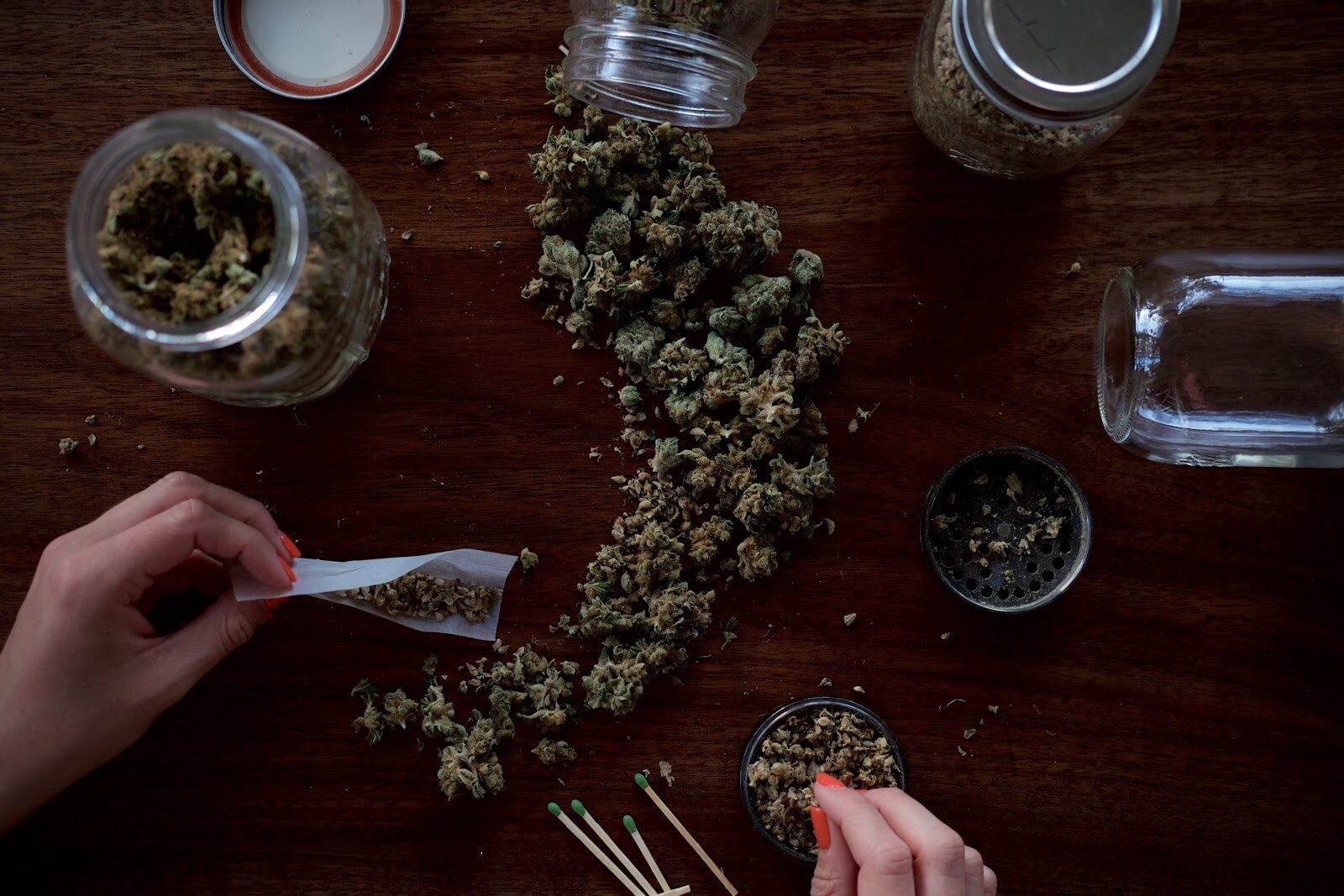 Eaze Promo Code: Woman's hands rolling a joint