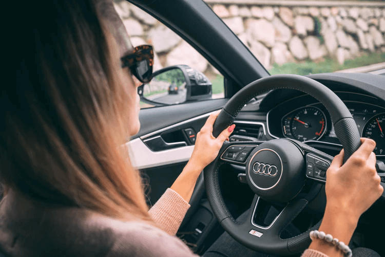 Uber Black: a woman drives a car with a black interior