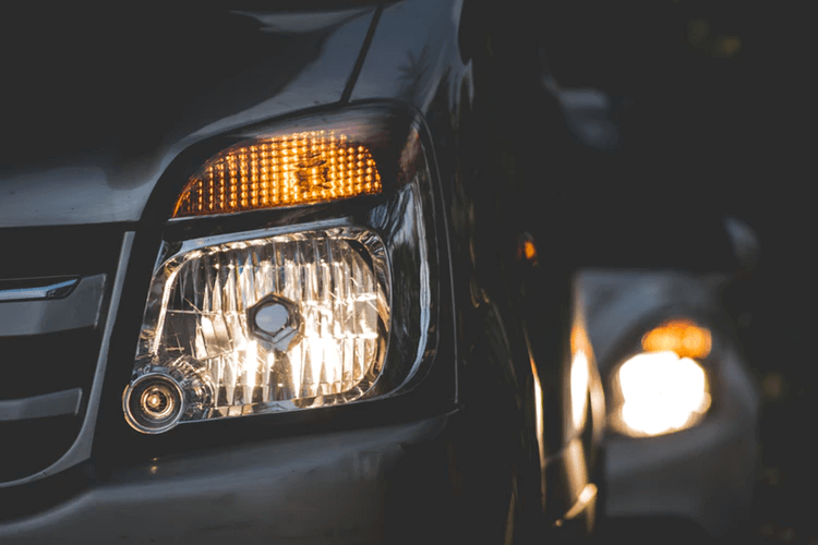Uber inspection form: Car headlight in the dark