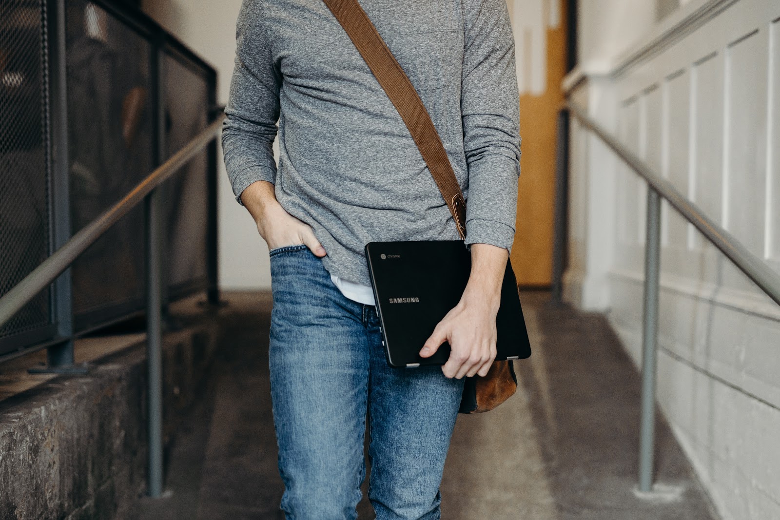 Zirtual: A man walks with a laptop and messenger bag