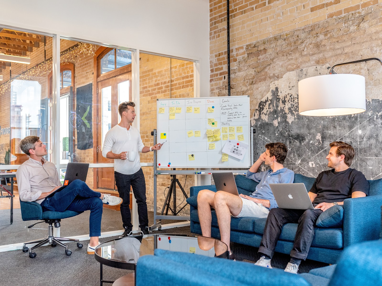 Equity crowdfunding: a meeting at a start-up