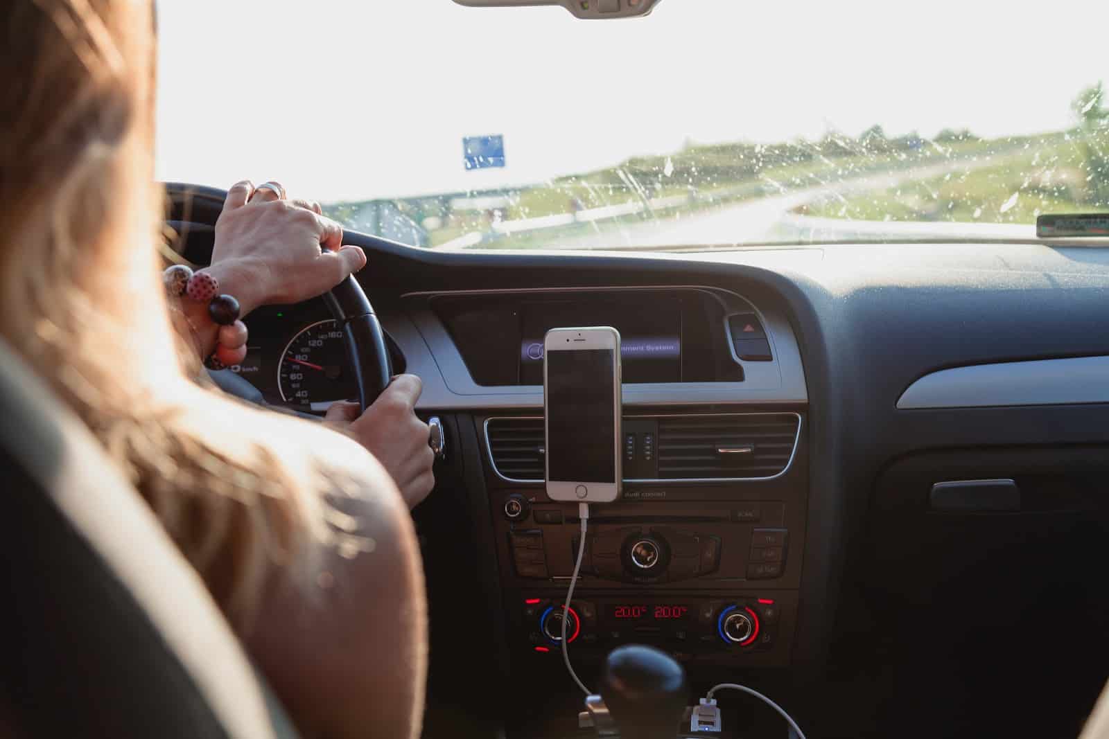 Roadie: view over the shoulder of a female driver