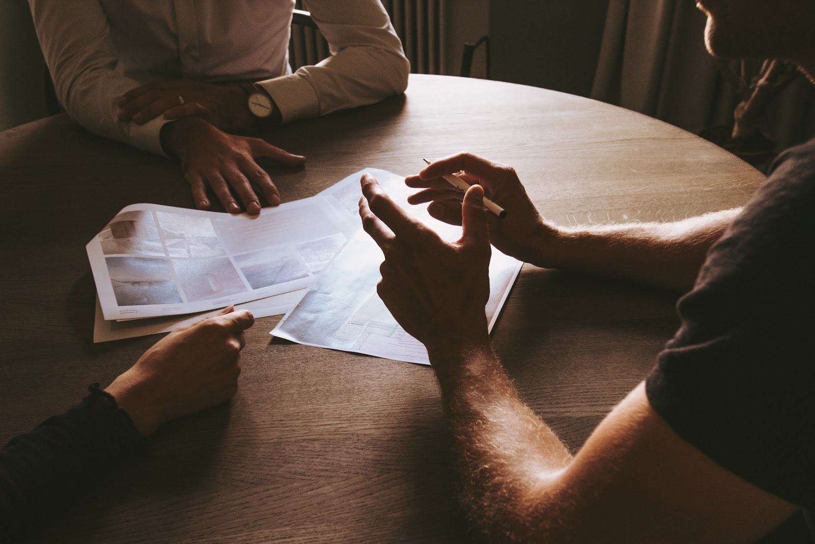 Partnership vs. LLC: business people at a conference table