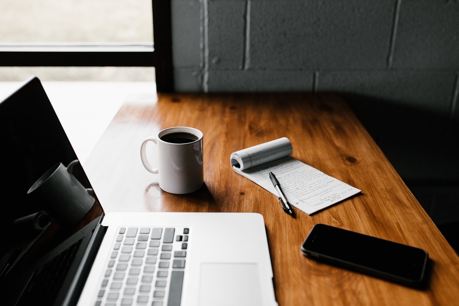 What is a business model: laptop with notepad and coffee