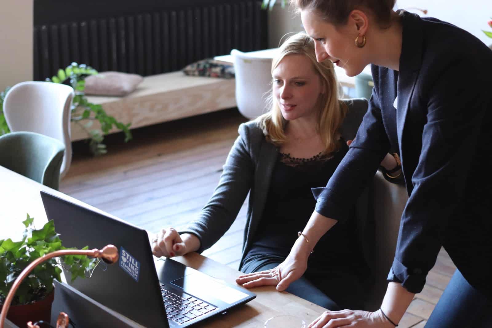 How to Be a Life Coach: women looking at a laptop