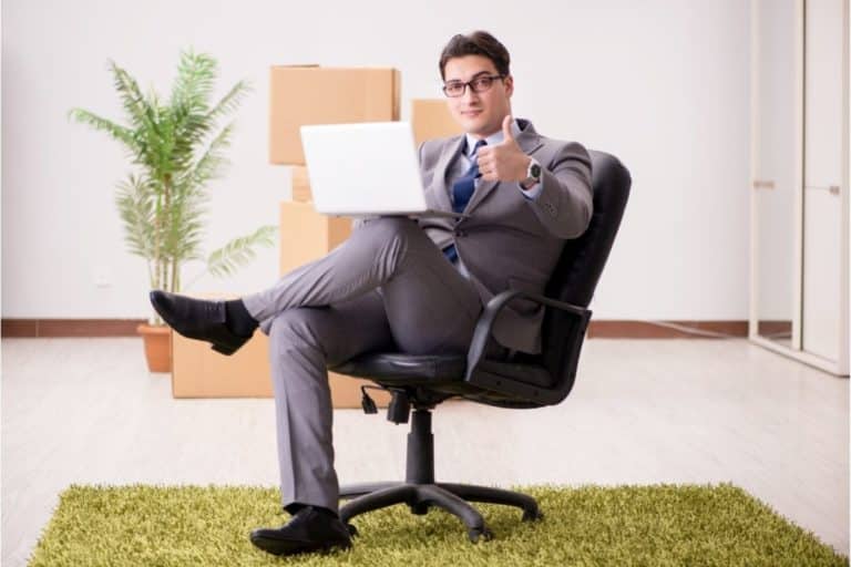 header image for the best office chair cushion on gigworker.com